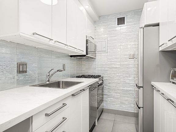 5th image of 77 W 55th St APT 7C