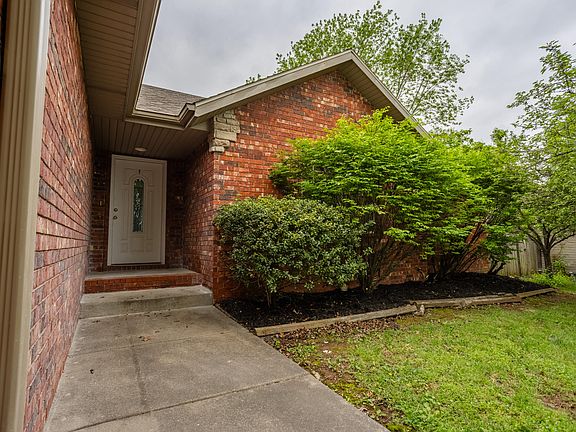 3rd image of 587 S Canterbury Lane