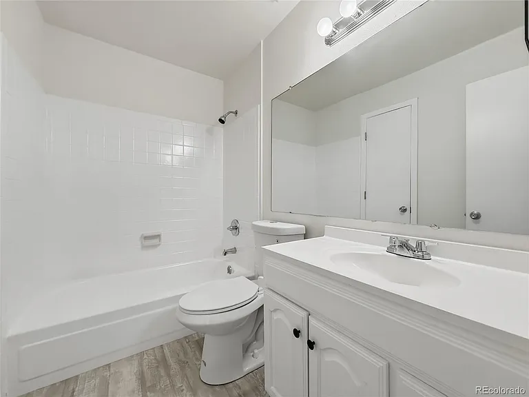 942 S Dearborn Way #10 — Photo 8
