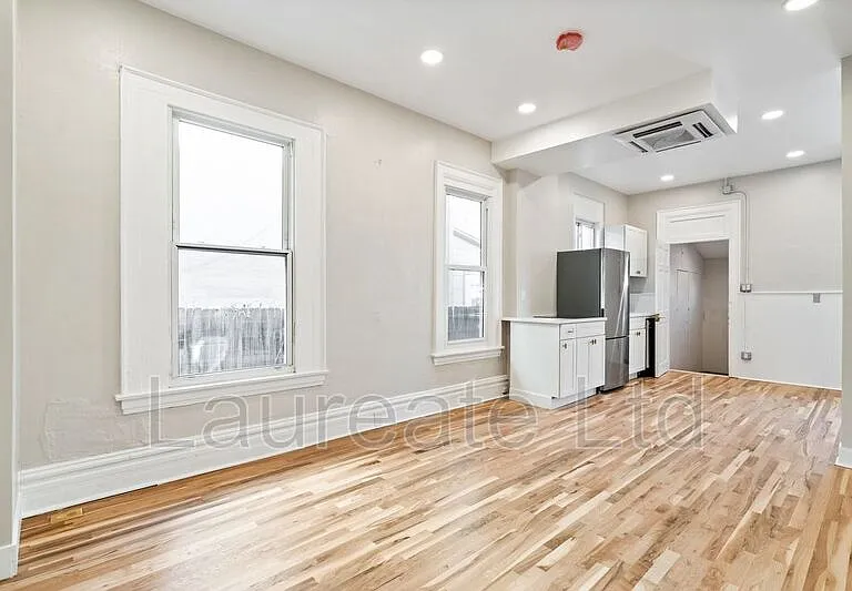 252 N Lincoln St #3 — Photo 1