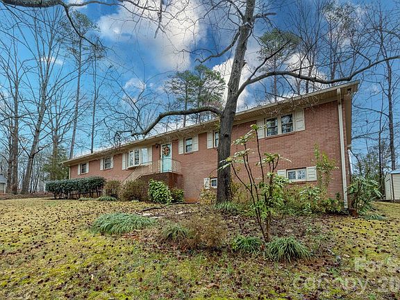 2nd image of 2808 Murdock Ln