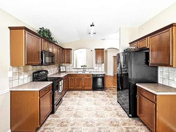 3rd image of 903 Gentry Dr