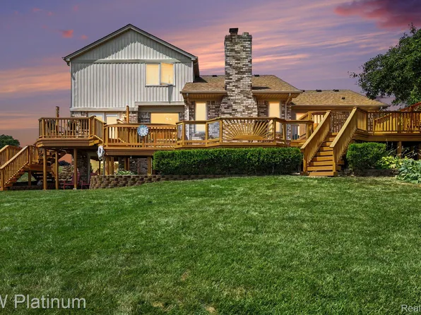 46916 Spruce Dr, Shelby Township, MI 48315