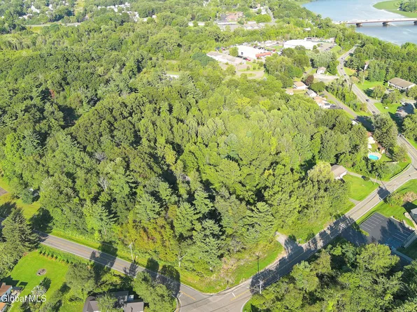 7 Woodin Road, Halfmoon, NY 12065