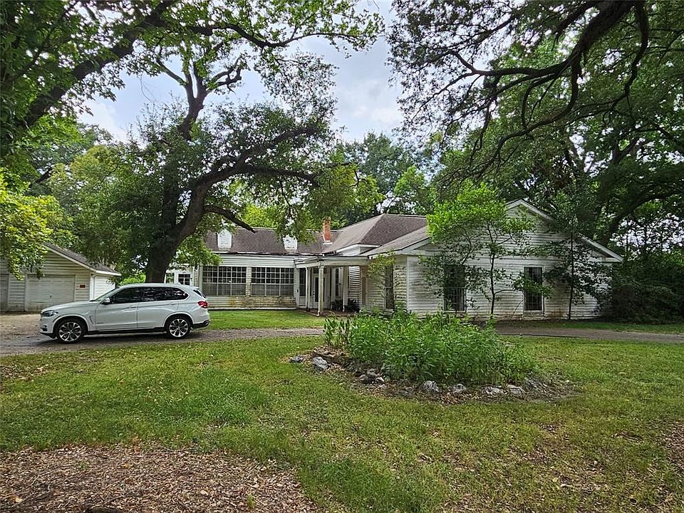 1st image of 702 Bull Ln