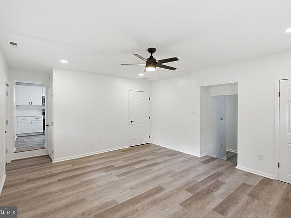 3rd image of 1419 Victory Ave