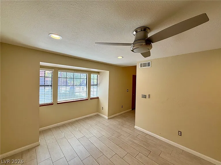 5923 Laredo St — Photo 18
