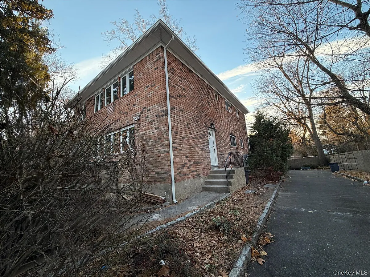 Building Photo - 14 Cornwall Ln