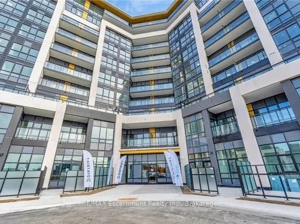 405 Dundas St W, Oakville, ON