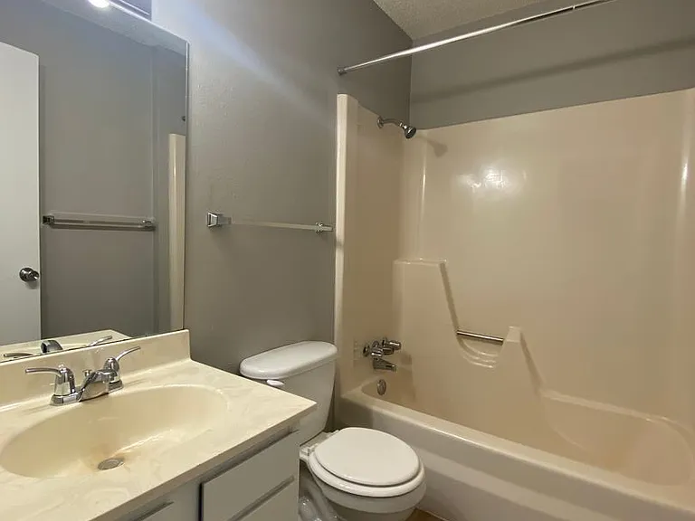 2120 E Caulder Ave — Photo 12