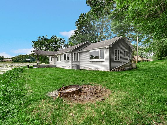 2nd image of 1556 W Severs Rd