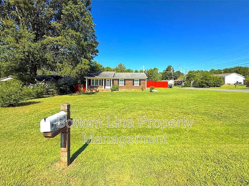 3 bed, 2.0 bath, 1100 sqft, $1,810 — Photo 1