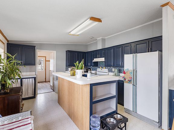 4th image of 243 Carlyle Rd