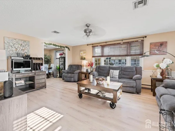 279 Milford Ln, Monroe Township, NJ 08831