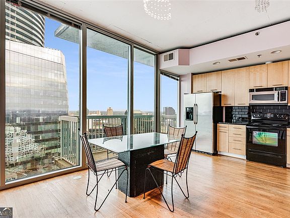 2nd image of 3324 Peachtree Rd NE Unit 2515