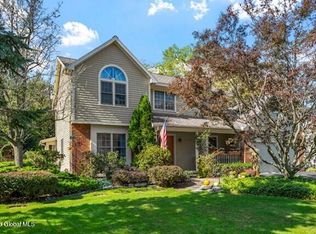 216 Shaker Ridge Dr, Schenectady, NY 12309