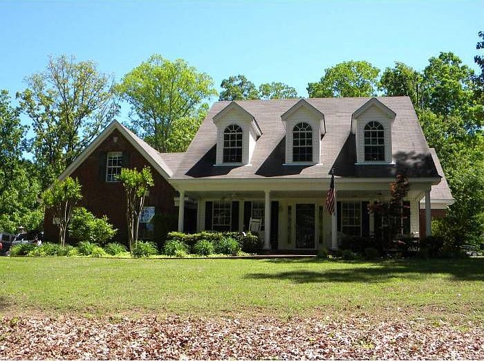 1st image of 2412 Oak Creek Dr