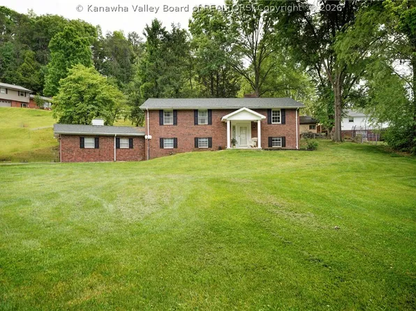108 Elm St, Elkview, WV 25071