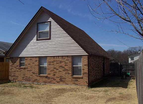 2nd image of 1004 Saint Cecil Ave
