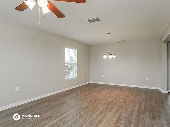 4th image of 4109 NE 9th Pl