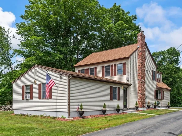 1100 Hill St, Northbridge, MA 01534