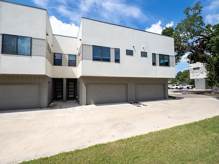 6409 Berkman Dr #4 — Photo 2