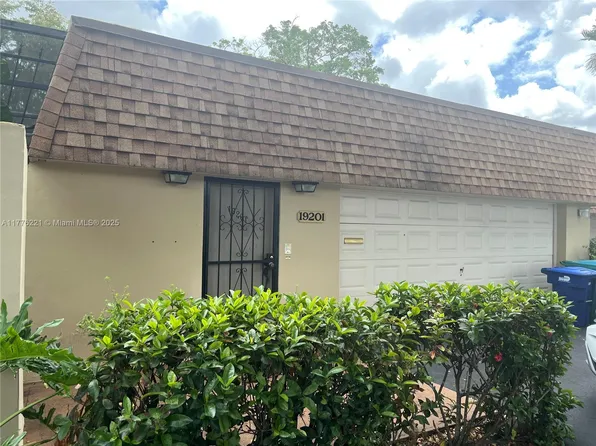 19201 E Lake Dr, Hialeah, FL 33015