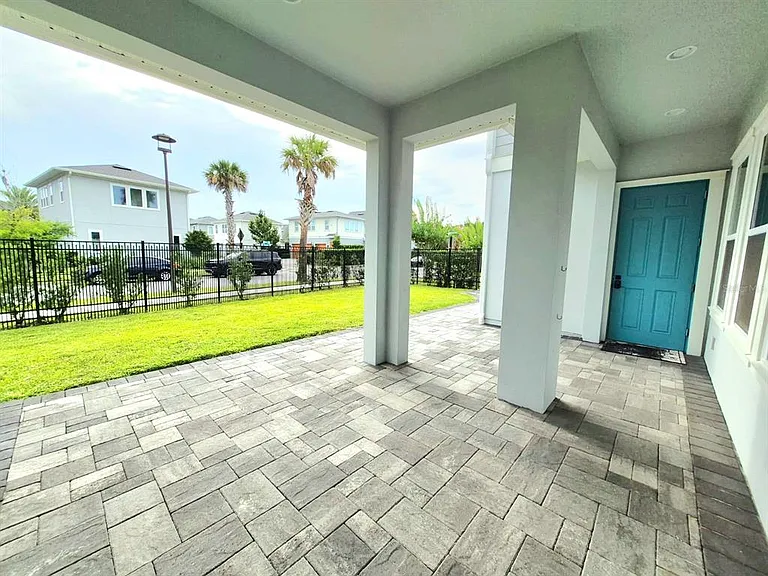 8521 Dubochet St — Photo 25