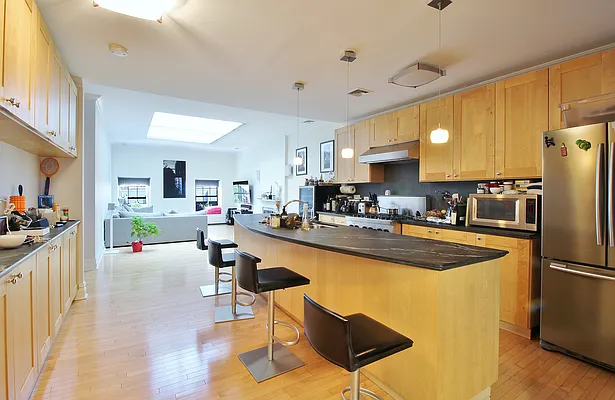 Rented by Julianna Realty Corp | media 18