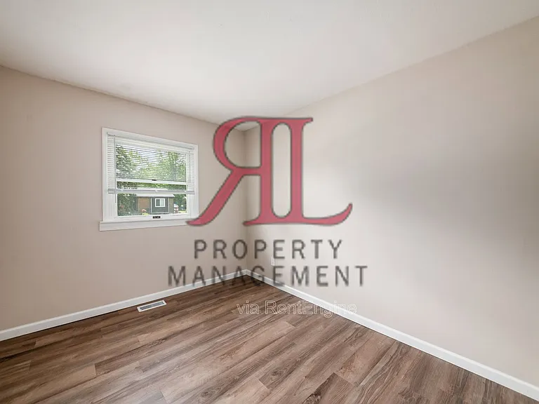 998 Hillery Rd — Photo 17