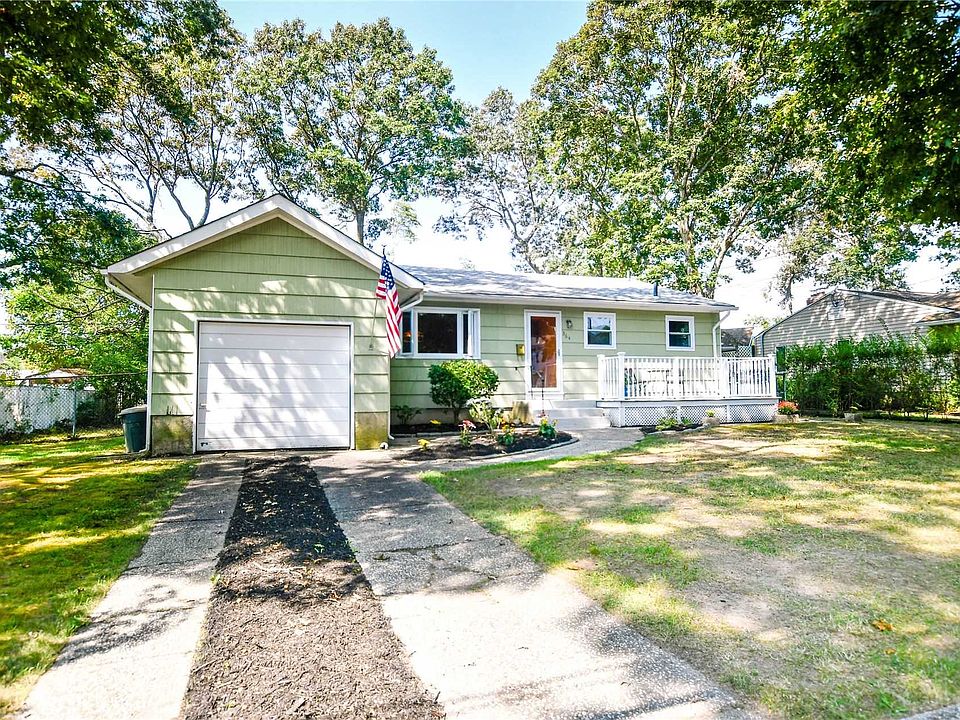 1st image of 364 Seville Blvd