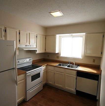 3rd image of 1850 Cypress St APT K