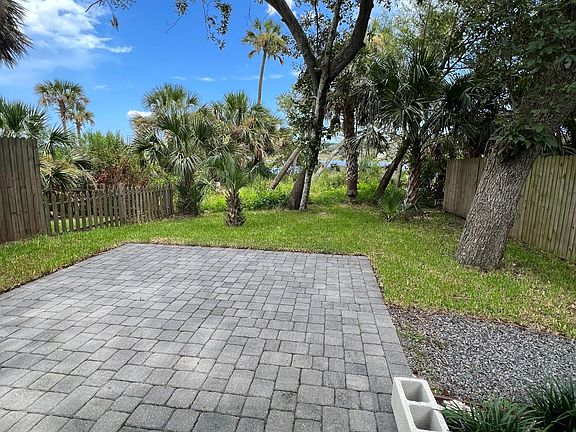 4th image of 2951 Bayshore Dr E