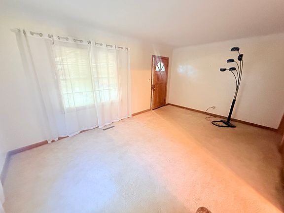 4th image of 1679 Nevada Ave E