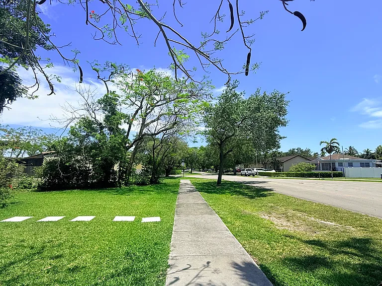 201 Flagler Dr — Photo 3