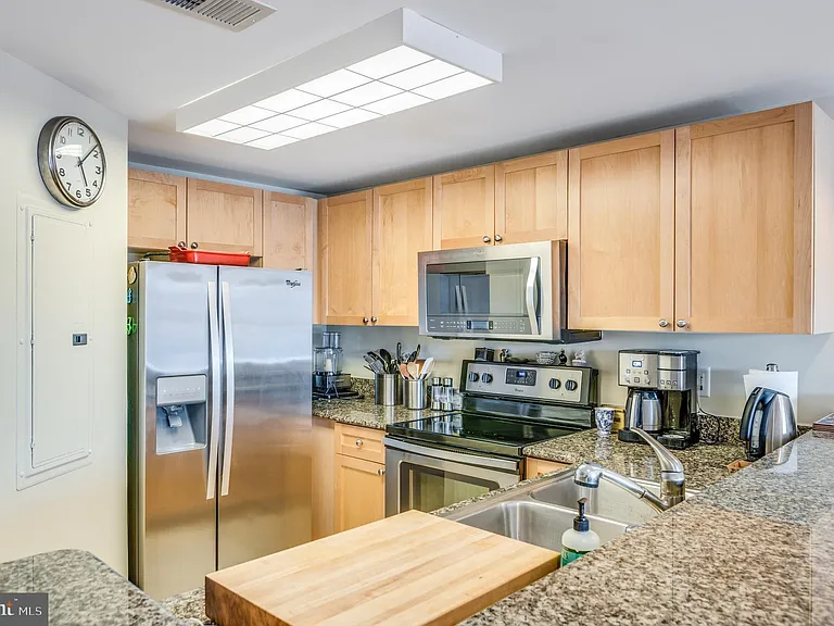 777 7th St NW #1110 — Photo 31
