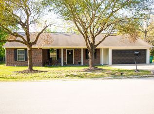 124 York Dr, Madisonville, TX 77864