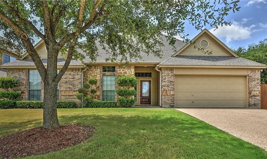 1st image of 370 Spyglass Dr