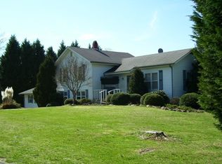 36 Eagle St, Hayesville, NC 28904