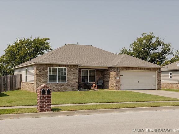 2nd image of 23200 S Jewell Dr