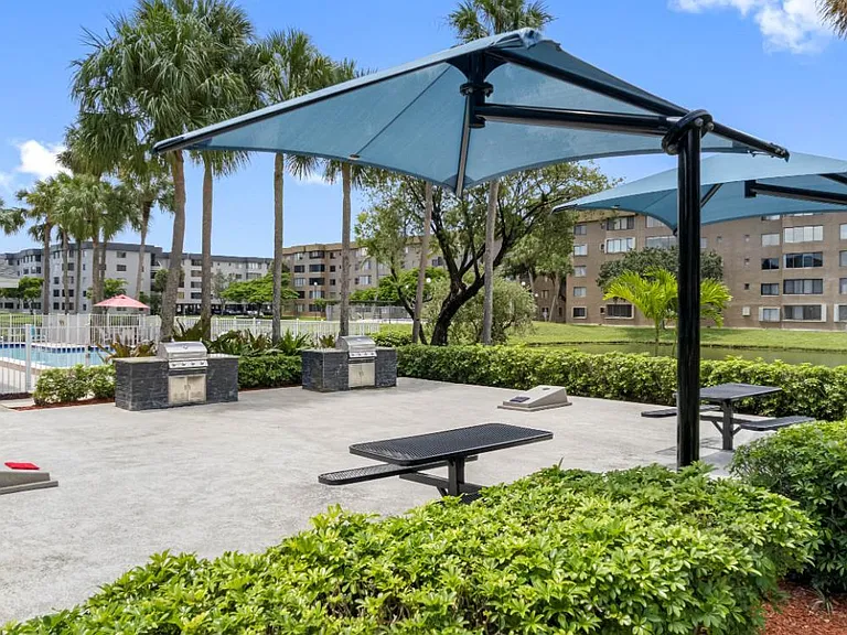 The Lauderdale at Hampton Pines — Photo 13