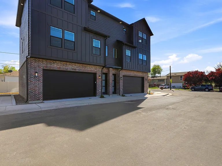 7645 S 300 E — Photo 2