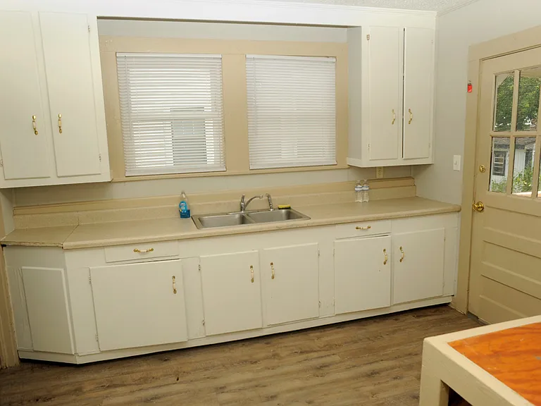 511 Herzberg Cir — Photo 2