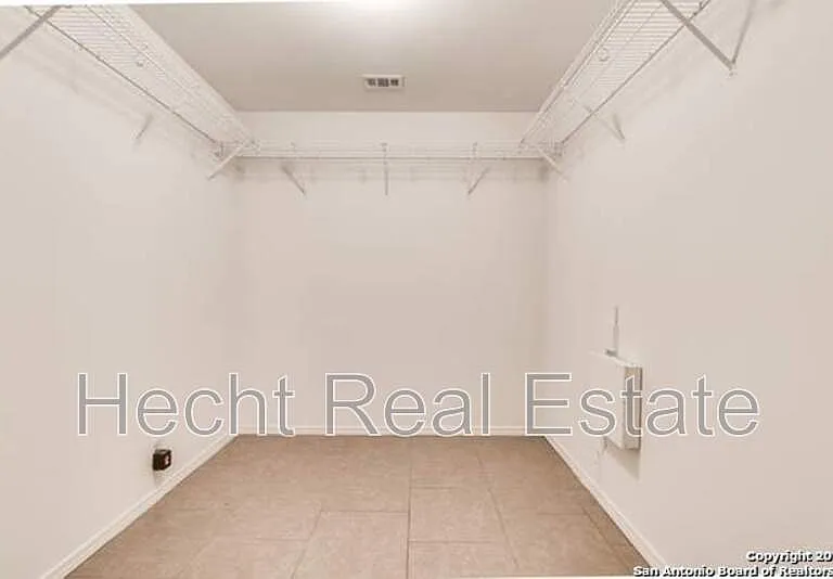 210 Mallow Grv — Photo 8