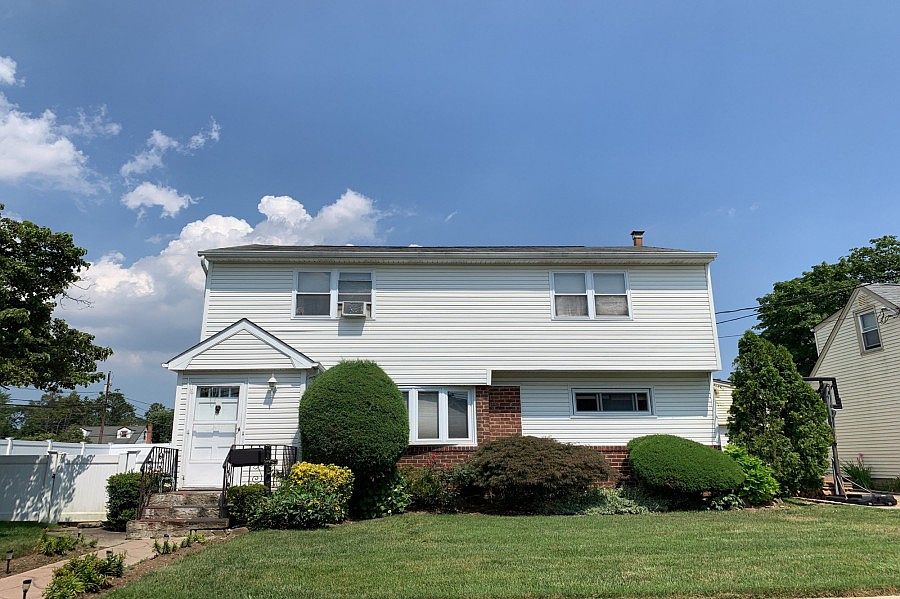 1st image of 899 Winthrop Dr