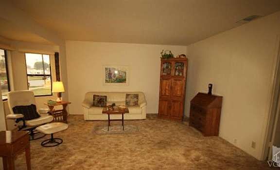 4th image of 965 Evergreen Ln