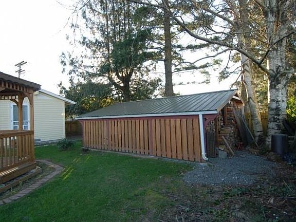 5th image of 209 Thrasher Ave NE