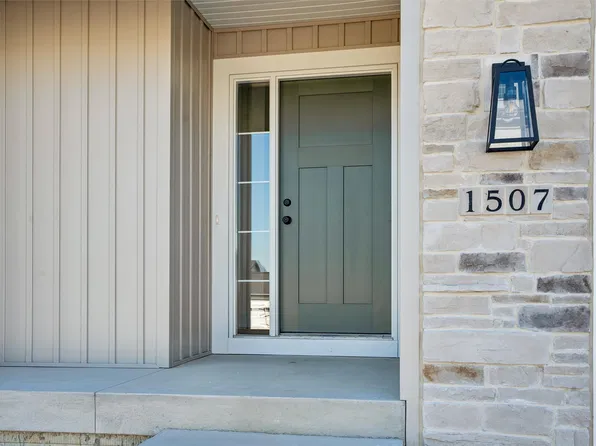 1507 W Lincoln Pl, Indianola, IA 50125
