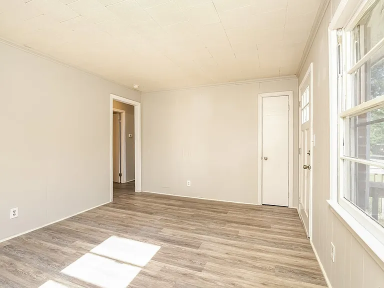 1006 E Devonshire St — Photo 18