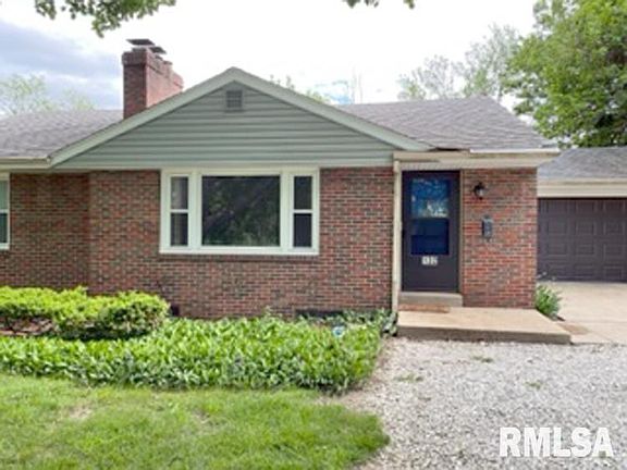 3rd image of 132 W Lake Ave